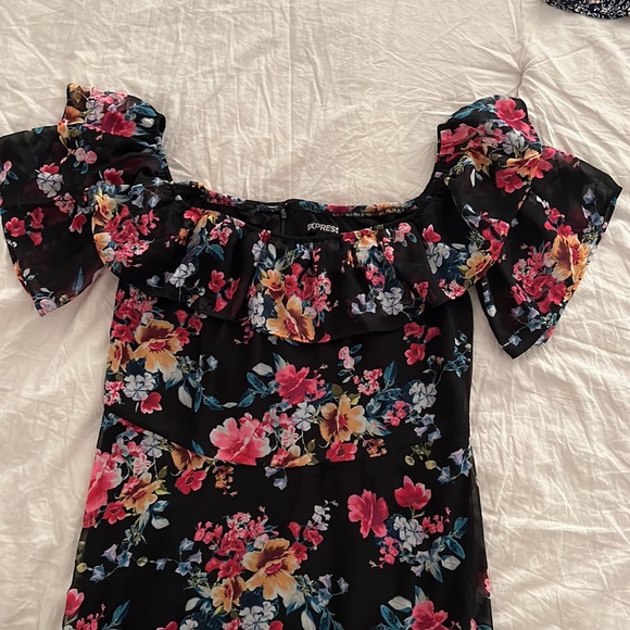 Express.Off the shoulders Black Floral MIDI  dress Fit and Flare - Picture 6 of 6